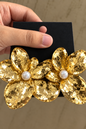 Aura Hammered Pearl Flower Studs