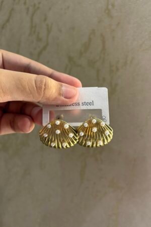 Oceania Ribbed Shell Pearl Stud Earrings