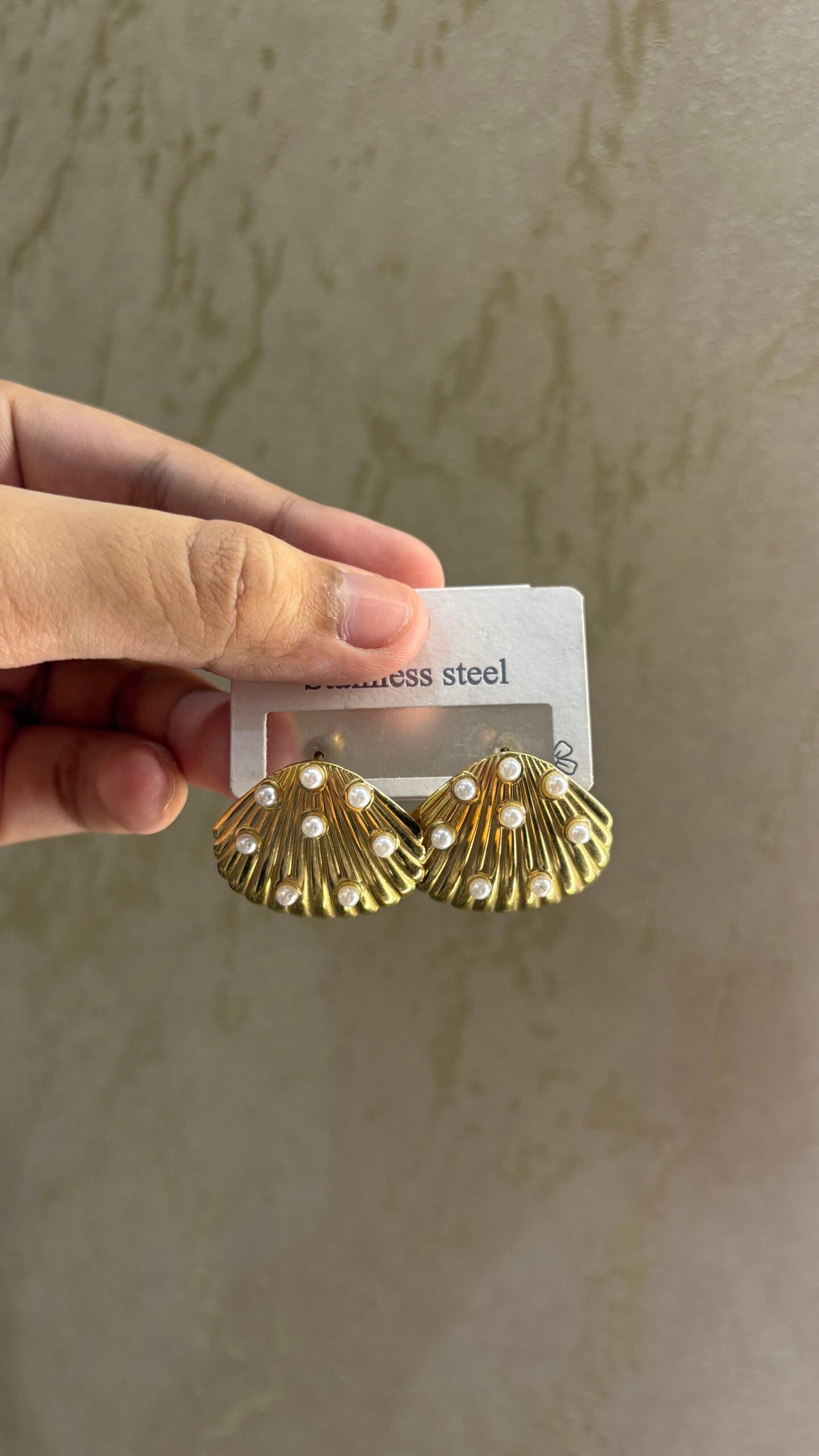 Oceania Ribbed Shell Pearl Stud Earrings