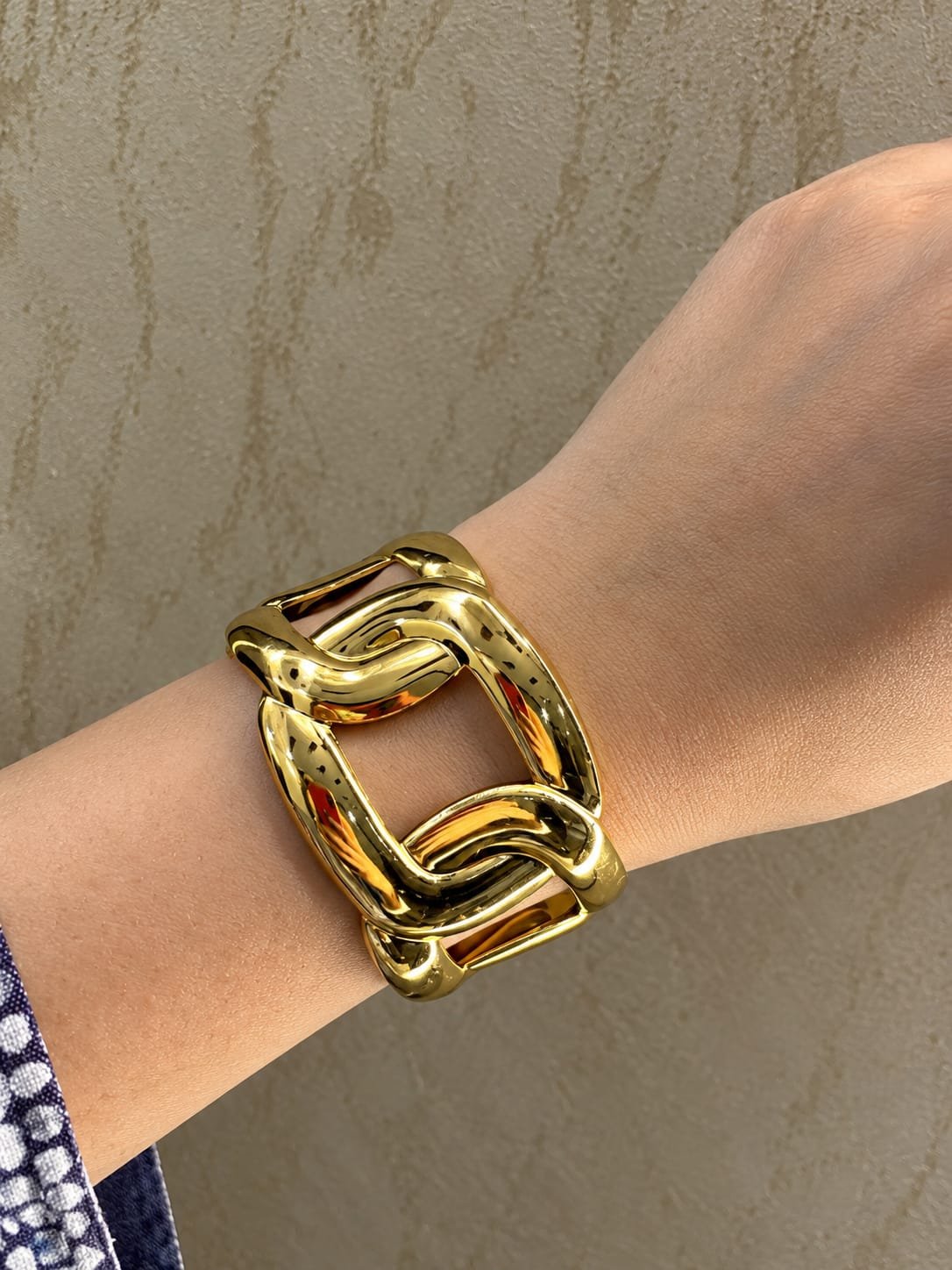 Aethel Chunky Interlocking Link Hand Cuff