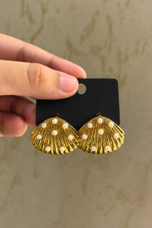 Oceania Ribbed Shell Pearl Stud Earrings