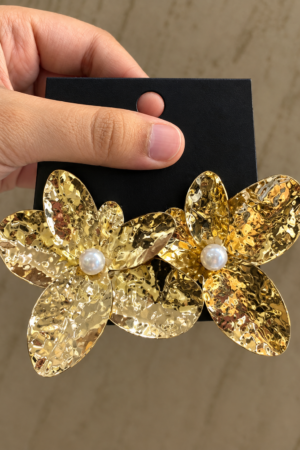 Aura Hammered Pearl Flower Studs